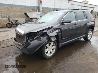 2013 GMC Terrain SLE z VIN 2GKFLREK6D6374758, wystawiony jako Copart lot #57327185 z przebiegiem 82 577 mil mil oraz Szkoda całkowita • Salvage title. Historia ofert i sprzedaży dostępna na DreamBid. Obrazek 1.