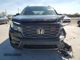 2025 Honda Passport TrailSport z VIN 5FNYF8H68SB002365, wystawiony jako Copart lot #48563015 z przebiegiem 2758 mil mil oraz Szkody całkowita. Historia ofert i sprzedaży dostępna na DreamBid. Obrazek 5.