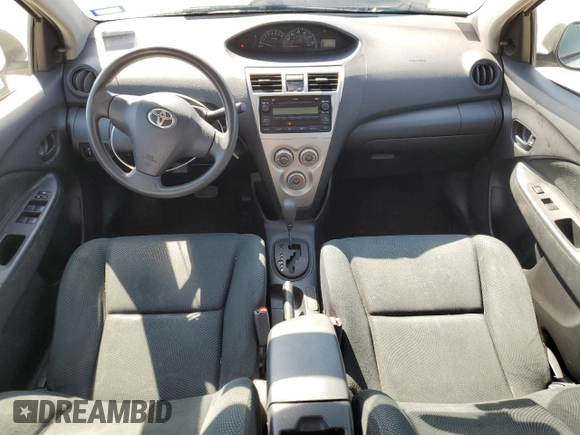 2009 Toyota Yaris z VIN JTDBT903X91338995, wystawiony jako Copart lot #50552035 z przebiegiem 133 279 mil mil oraz Tytuł czysty. Historia ofert i sprzedaży dostępna na DreamBid. Obrazek 8.