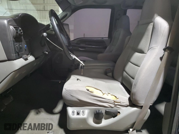 2006 Ford F-250 XL z VIN 1FTSW21526EA83990, wystawiony jako Copart lot #47279325 z przebiegiem 179 135 mil mil oraz Szkoda całkowita • Salvage title. Historia ofert i sprzedaży dostępna na DreamBid. Obrazek 7.