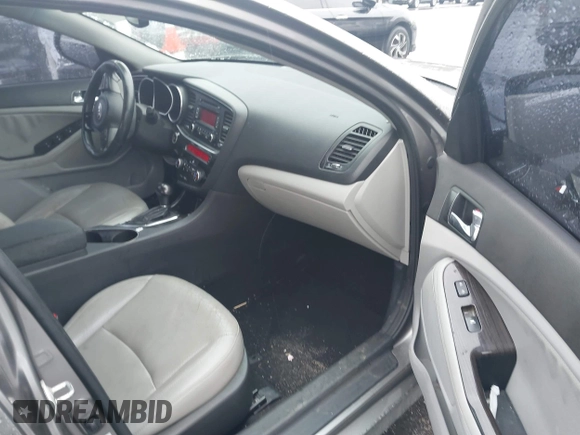 2014 Kia Optima EX z VIN 5XXGN4A75EG290132, wystawiony jako IAAI lot #41292706 z przebiegiem 155 793 mil mil oraz . Historia ofert i sprzedaży dostępna na DreamBid. Obrazek 5.