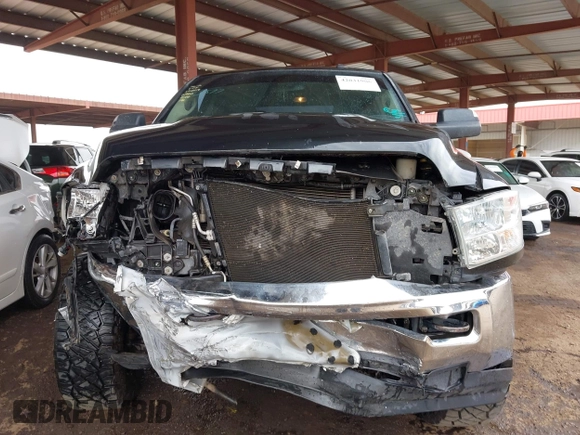 2015 Ram 2500 Tradesman z VIN 3C6UR5HL6FG673440, wystawiony jako IAAI lot #42031986 z przebiegiem 133 308 mil mil oraz . Historia ofert i sprzedaży dostępna na DreamBid. Obrazek 12.