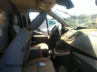 2017 Ford Transit z VIN 1FTYE1YM6HKA47762, wystawiony jako IAAI lot #41799938 z przebiegiem Nie podano mil oraz . Historia ofert i sprzedaży dostępna na DreamBid. Obrazek 5.