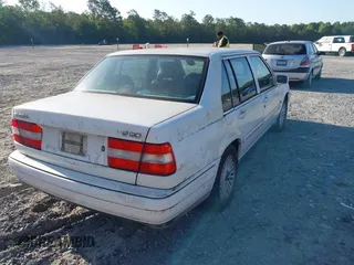 1998 Volvo S90 with VIN YV1KS9605W1129198, listed as a IAAI auction lot 42153215 with 257,242 mi miles. Bid and sale history available at carsss.com. Image 4.