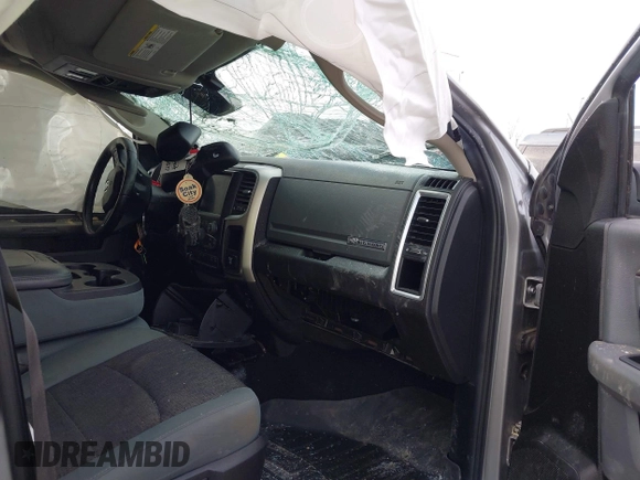 2019 Ram 1500 Big Horn z VIN 1C6RR7LT7KS689674, wystawiony jako IAAI lot #41632551 z przebiegiem 128 183 mil mil oraz . Historia ofert i sprzedaży dostępna na DreamBid. Obrazek 5.