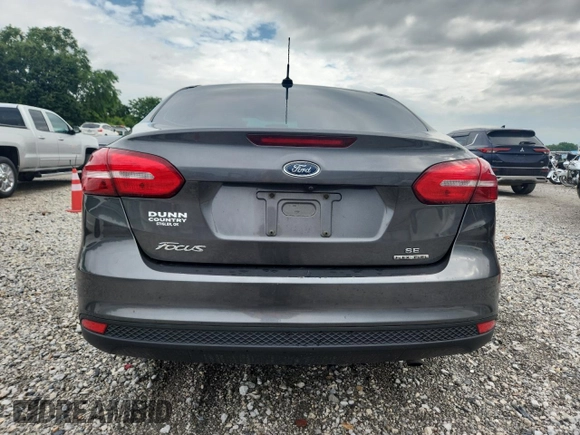 2016 Ford Focus SE z VIN 1FADP3F28GL267618, wystawiony jako Copart lot #58920765 z przebiegiem 157 980 mil mil oraz Szkoda całkowita • Salvage title. Historia ofert i sprzedaży dostępna na DreamBid. Obrazek 6.