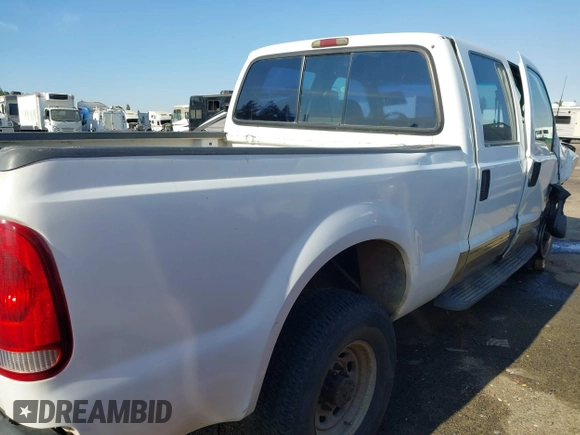2000 Ford Super Duty F-250 XL with VIN 1FTNW21F5YEB57752, listed as a IAAI auction lot 40702428 with 323,191 mi miles. Bid and sale history available at carsss.com. Image 14.