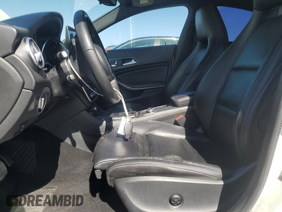 2017 Mercedes-Benz CLA 250 z VIN WDDSJ4EB4HN438046, wystawiony jako Copart lot #56001865 z przebiegiem 101 075 mil mil oraz Szkoda całkowita • Salvage title. Historia ofert i sprzedaży dostępna na DreamBid. Obrazek 7.
