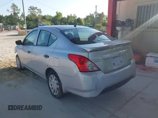 2016 Nissan Versa S z VIN 3N1CN7AP7GL834883, wystawiony jako IAAI lot #41997804 z przebiegiem 110 754 mil mil oraz . Historia ofert i sprzedaży dostępna na DreamBid. Obrazek 3.