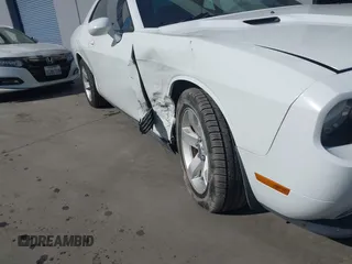 2013 Dodge Challenger SXT z VIN 2C3CDYAG8DH569468, wystawiony jako IAAI lot #41792206 z przebiegiem 161 439 mil mil oraz . Historia ofert i sprzedaży dostępna na DreamBid. Obrazek 6.