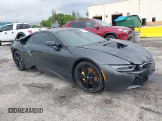 2017 BMW i8 z VIN WBY2Z2C33HV676861, wystawiony jako IAAI lot #42418897 z przebiegiem 88 128 mil mil oraz . Historia ofert i sprzedaży dostępna na DreamBid. Obrazek 1.