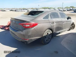 2015 Hyundai Sonata SE z VIN 5NPE24AF2FH242620, wystawiony jako IAAI lot #37029656 z przebiegiem 102 945 mil mil oraz . Historia ofert i sprzedaży dostępna na DreamBid. Obrazek 4.