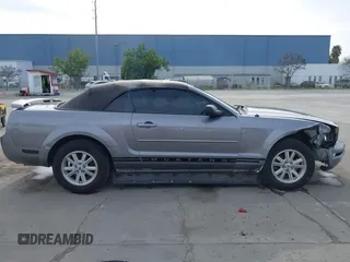 2006 Ford Mustang Standard with VIN 1ZVFT84N565189985, listed as a IAAI auction lot 41691191 with 131,847 mi miles and . Bid and sale history available at carsss.com. Image 14.