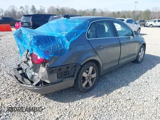 2010 Volkswagen Jetta SE z VIN 3VWRX7AJ0AM055031, wystawiony jako IAAI lot #41748603 z przebiegiem 175 016 mil mil oraz . Historia ofert i sprzedaży dostępna na DreamBid. Obrazek 4.