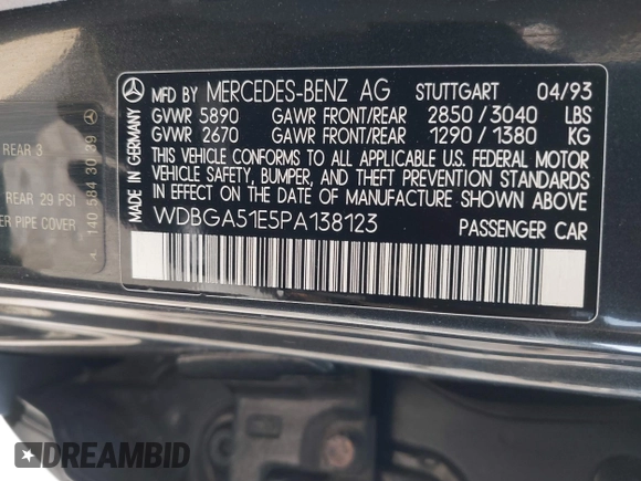 1993 Mercedes-Benz 500 z VIN WDBGA51E5PA138123, wystawiony jako IAAI lot #42012923 z przebiegiem 141 594 mil mil oraz . Historia ofert i sprzedaży dostępna na DreamBid. Obrazek 9.