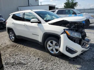 2019 Jeep Compass Altitude with VIN 3C4NJCBB7KT676938, listed as a Copart auction lot 55511795 with 17,676 mi miles and Non repairable. Bid and sale history available at DreamBid. Image 4.