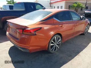 2020 Nissan Altima SR z VIN 1N4BL4CV8LC138070, wystawiony jako IAAI lot #42109576 z przebiegiem Nie podano mil oraz . Historia ofert i sprzedaży dostępna na DreamBid. Obrazek 4.