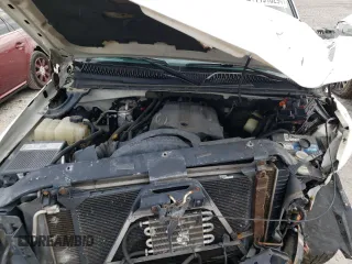 2002 Chevrolet Avalanche with VIN 3GNGK23G82G165622, listed as a Copart auction lot 71918294 with 102,610 mi miles and Salvage Title. Bid and sale history available at carsss.com. Image 11.