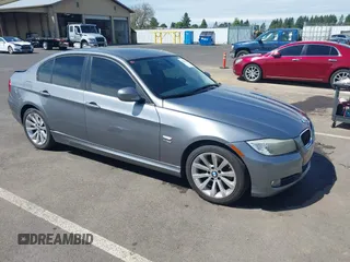 2011 BMW 3 Series 328i xDrive z VIN WBAPK5G52BNN81964, wystawiony jako IAAI lot #42206128 z przebiegiem 118 752 mil mil oraz . Historia ofert i sprzedaży dostępna na DreamBid. Obrazek 1.