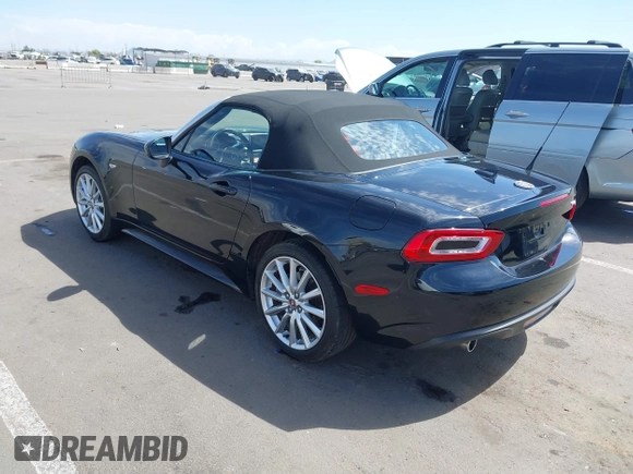 2019 FIAT 124 Spider Lusso z VIN JC1NFAEK6K0143183, wystawiony jako IAAI lot #42173832 z przebiegiem 3 574 mil mil oraz . Historia ofert i sprzedaży dostępna na DreamBid. Obrazek 3.