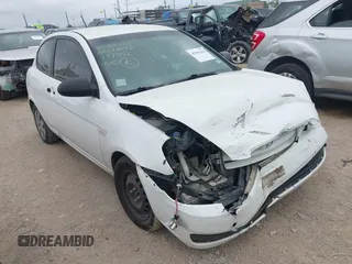 2009 Hyundai Accent GS z VIN KMHCM36C89U131456, wystawiony jako IAAI lot #42366254 z przebiegiem 121 558 mil mil oraz . Historia ofert i sprzedaży dostępna na DreamBid. Obrazek 1.