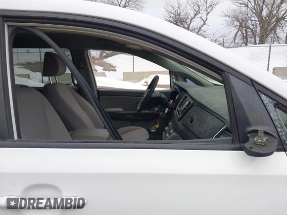 2017 Kia Sedona L with VIN KNDMA5C1XH6257708, listed as a IAAI auction lot 41758355 with 1 mi miles. Bid and sale history available at carsss.com. Image 6.