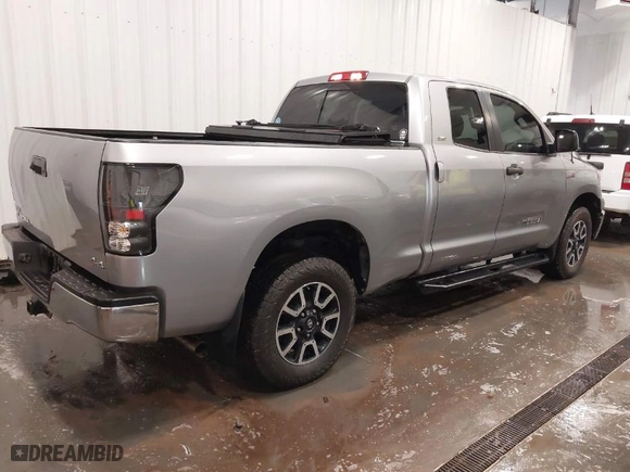 2007 Toyota Tundra SR5 with VIN 5TFBV54177X024209, listed as a IAAI auction lot 41875943 with 198,852 mi miles. Bid and sale history available at carsss.com. Image 4.