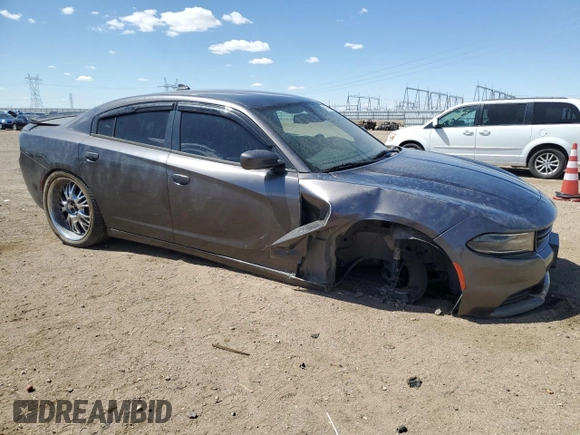 2015 Dodge Charger SXT z VIN 2C3CDXHG3FH800988, wystawiony jako Copart lot #54221905 z przebiegiem 134 098 mil mil oraz Szkoda całkowita • Salvage title. Historia ofert i sprzedaży dostępna na DreamBid. Obrazek 4.