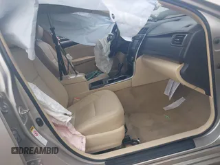 2017 Toyota Camry XLE z VIN 4T1BF1FK9HU622263, wystawiony jako IAAI lot #41542248 z przebiegiem Nie podano mil oraz . Historia ofert i sprzedaży dostępna na DreamBid. Obrazek 5.