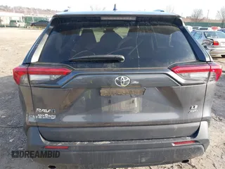 2021 Toyota RAV4 LE with VIN 2T3G1RFV3MC168172, listed as a IAAI auction lot 41599962 with 34,006 mi miles. Bid and sale history available at carsss.com. Image 16.