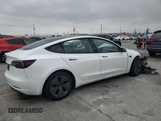 2023 Tesla Model 3 z VIN 5YJ3E1EA1PF561521, wystawiony jako Copart lot #55637855 z przebiegiem 83 008 mil mil oraz Szkoda całkowita • Salvage title. Historia ofert i sprzedaży dostępna na DreamBid. Obrazek 3.