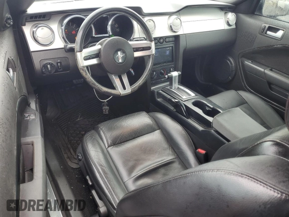 2006 Ford Mustang Standard z VIN 1ZVFT80N865265379, wystawiony jako Copart lot #48431665 z przebiegiem 209 542 mil mil oraz Czysty tytuł • Clean title. Historia ofert i sprzedaży dostępna na DreamBid. Obrazek 8.