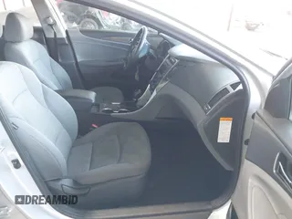 2015 Hyundai Sonata Hybrid Limited with VIN KMHEC4A49FA133103, listed as a IAAI auction lot 41885524 with 122,261 mi miles. Bid and sale history available at carsss.com. Image 5.