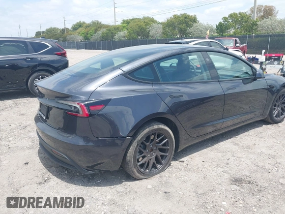 2024 Tesla Model 3 z VIN 5YJ3E1EAXRF754866, wystawiony jako IAAI lot #42082242 z przebiegiem 7 754 mil mil oraz . Historia ofert i sprzedaży dostępna na DreamBid. Obrazek 4.
