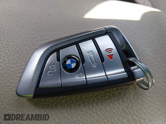 2019 BMW 5 Series 530i z VIN WBAJA5C50KBX87929, wystawiony jako IAAI lot #42546731 z przebiegiem 50 129 mil mil oraz . Historia ofert i sprzedaży dostępna na DreamBid. Obrazek 11.
