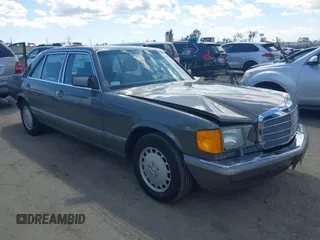 1991 Mercedes-Benz 420 Series 420SEL with VIN WDBCA35E0MA580834, listed as a IAAI auction lot 41949794 with 30,413 mi miles. Bid and sale history available at carsss.com. Image 1.