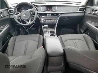 2017 Kia Optima LX z VIN 5XXGT4L34HG165031, wystawiony jako Copart lot #59993375 z przebiegiem 115 671 mil mil oraz Czysty tytuł • Clean title. Historia ofert i sprzedaży dostępna na DreamBid. Obrazek 8.