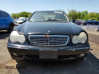 2003 Mercedes-Benz C 240 с VIN WDBRF81J73F398738, выставлен на аукционе Copart как лот 56143605 с пробегом 121 058 миль миль и Списание • Salvage title. История ставок и продаж доступна на DreamBid. Изображение 5.
