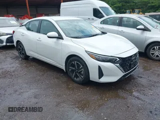 2025 Nissan Sentra SV z VIN 3N1AB8CV4SY260434, wystawiony jako IAAI lot #42394570 z przebiegiem 10 128 mil mil oraz . Historia ofert i sprzedaży dostępna na DreamBid. Obrazek 1.