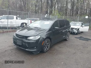 2019 Chrysler Pacifica Limited z VIN 2C4RC1GG7KR549971, wystawiony jako IAAI lot #41978964 z przebiegiem 148 754 mil mil oraz . Historia ofert i sprzedaży dostępna na DreamBid. Obrazek 2.