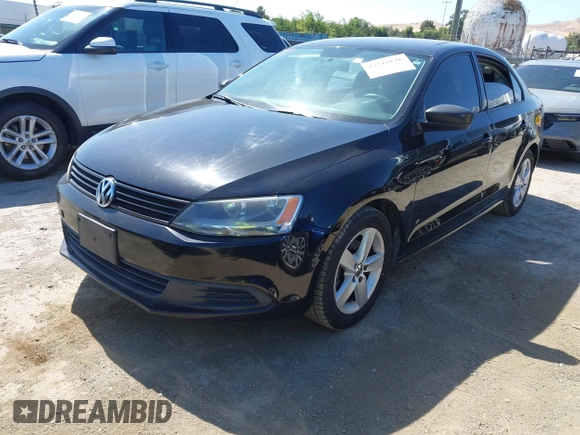 2014 Volkswagen Jetta S z VIN 3VW2K7AJ9EM207135, wystawiony jako IAAI lot #42316176 z przebiegiem 237 752 mil mil oraz . Historia ofert i sprzedaży dostępna na DreamBid. Obrazek 2.