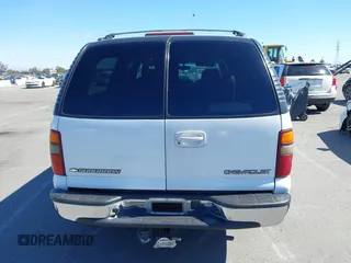 2002 Chevrolet Suburban LS with VIN 1GNEC16T32J198422, listed as a IAAI auction lot 41699753 with 204,504 mi miles. Bid and sale history available at carsss.com. Image 16.
