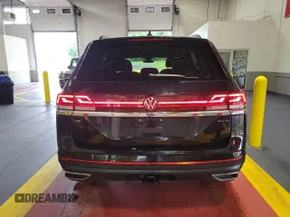 2024 Volkswagen Atlas SE with VIN 1V2HR2CA0RC555310, listed as a IAAI auction lot 42726962 with 18,978 mi miles and . Bid and sale history available at DreamBid. Image 29.