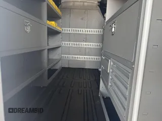 2023 Ford Transit Cargo с VIN 1FTBR1X83PKC00725, выставлен на аукционе IAAI как лот 42727019 с пробегом 139 миль миль и . История ставок и продаж доступна на DreamBid. Изображение 1.