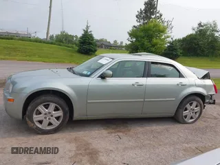 2006 Chrysler 300 Touring z VIN 2C3KK53G06H242398, wystawiony jako IAAI lot #42404803 z przebiegiem 163 947 mil mil oraz . Historia ofert i sprzedaży dostępna na DreamBid. Obrazek 14.