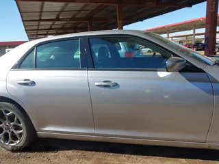 2015 Chrysler 300 with VIN 2C3CCAGG0FH887573, listed as a IAAI auction lot 41111962 with 84,286 mi miles. Bid and sale history available at carsss.com. Image 14.