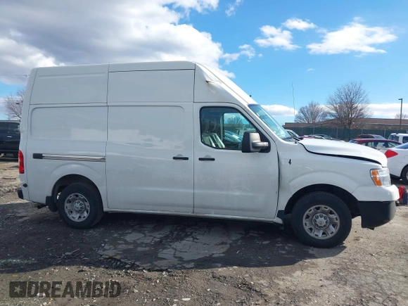 2021 Nissan NV Cargo SV z VIN 1N6BF0LY1MN806850, wystawiony jako IAAI lot #41500860 z przebiegiem 94 928 mil mil oraz . Historia ofert i sprzedaży dostępna na DreamBid. Obrazek 13.