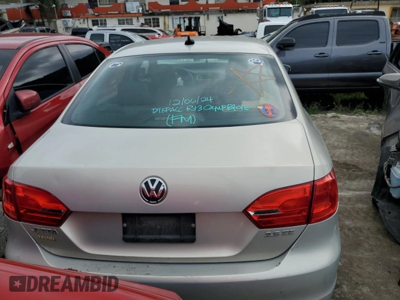 2011 Volkswagen Jetta SE z VIN 3VWDZ7AJXBM110445, wystawiony jako Copart lot #86899864 z przebiegiem Nie podano mil oraz Nie do naprawy • Non repairable. Historia ofert i sprzedaży dostępna na DreamBid. Obrazek 6.
