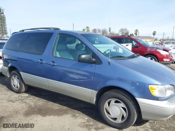 1998 Toyota Sienna LE with VIN 4T3ZF13C5WU028625, listed as a IAAI auction lot 41596901 with 139,903 mi miles. Bid and sale history available at carsss.com. Image 13.