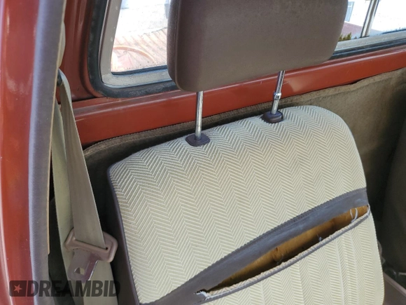 1983 Toyota Pickup z VIN JT4RN44S1D1111992, wystawiony jako Copart lot #54346175 z przebiegiem 236 099 mil mil oraz Czysty tytuł • Clean title. Historia ofert i sprzedaży dostępna na DreamBid. Obrazek 10.